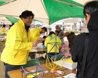 「紙ぶるる」と「ストローハウス」